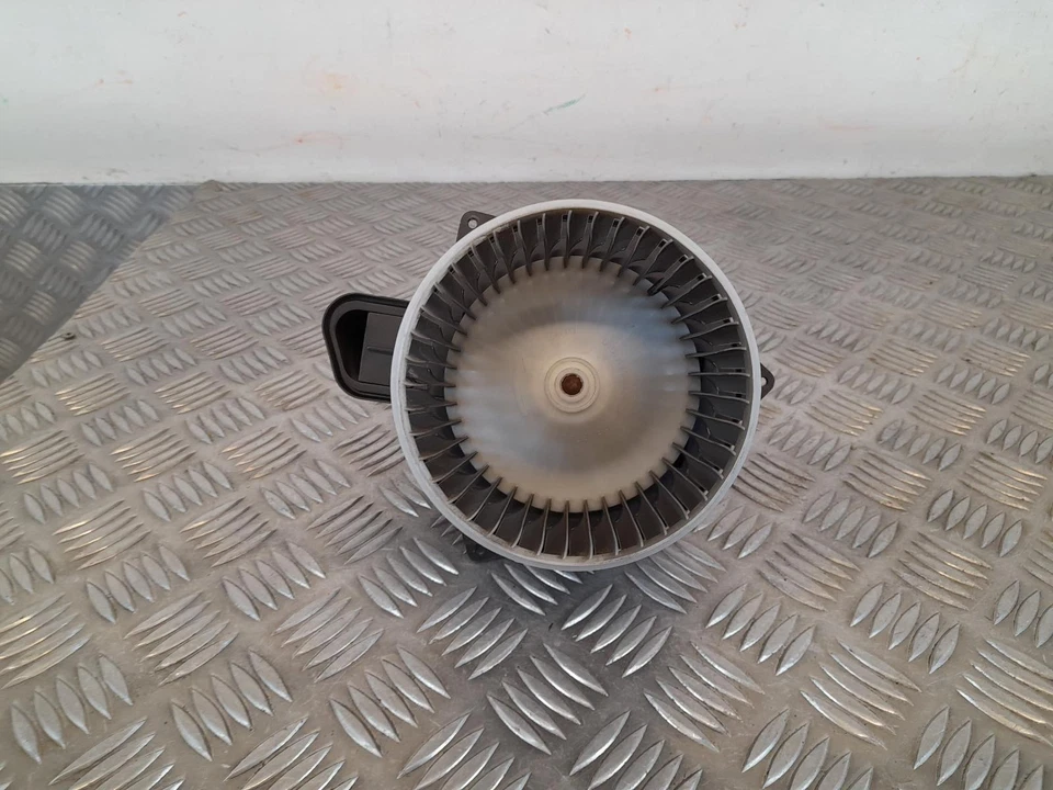 FIAT 500 Mk1 2007-2024 Heater Blower Motor Assembly 98619172 - Image 3 of 4