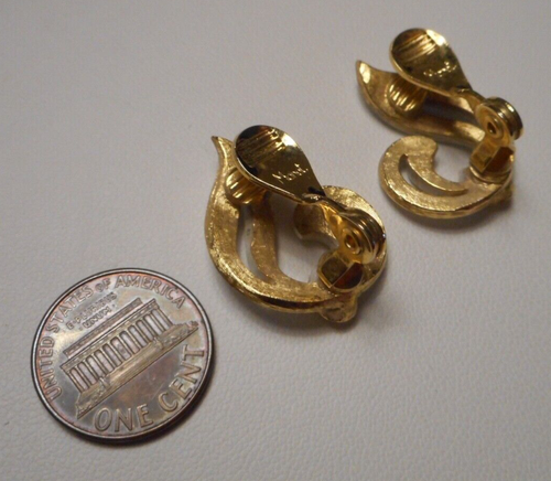 1960s Mod Monet White Enamel Bird Pendant on Chain & Earrings Trifari Style Set - Picture 11 of 15