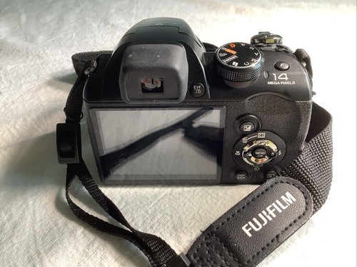 Cámara digital Fujifilm FinePix S Series S4400 14,0 MP negra probada - Imagen 5 de 16