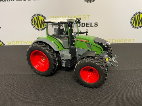 WIKING 1:32 SCALE FENDT 726 VARIO WITH ROW CROP DUAL WHEELS - Picture 6 of 6