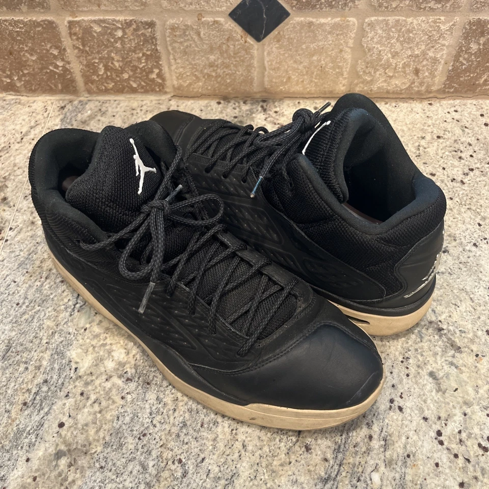 Tênis de basquete Jordan New School masculino 13 EUA 768901-010 preto camurça ar - Imagem 2 de 4