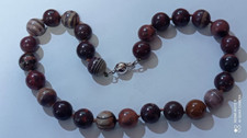 COLLIER DES ANNÉES 1980 AVEC GRANDES SPHÈRES DE JASPE NATUREL ET FERMOIR EN ARGE