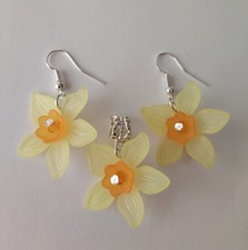 Drop / Dangle Earrings & Pendant - Daffodil - Yellow Flowers - Silver Plated