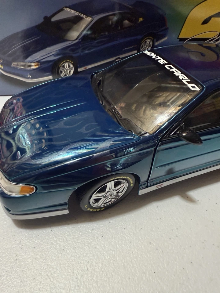 RARE* JEFF GORDON #24 SIGNATURE EDITION MONTE CARLO 1/18 Nascar Diecast - Image 4 of 4