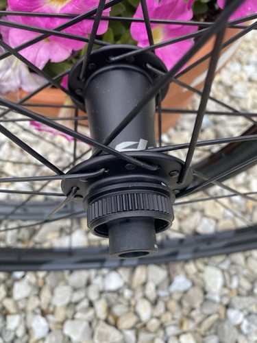 Zipp 101 XPLR Carbon Gravel Wheel Set 100x12 12x142 Sram Xdr 700c Disc Hookless - Picture 13 of 15