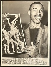 1960 Photo-Wilt Chamberlain Philadelphia Warriors Holds A Photo Of Himself