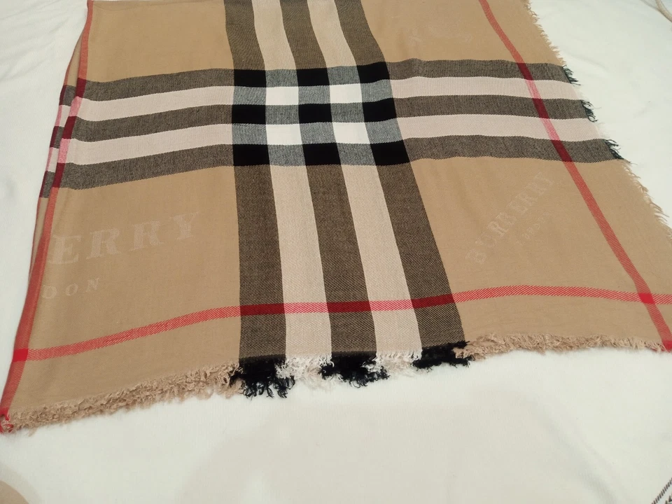 AUTÉNTICO CHAL BUFANDA BURBERRY Londres 65% Lana 35% Seda Foto 4 de 4