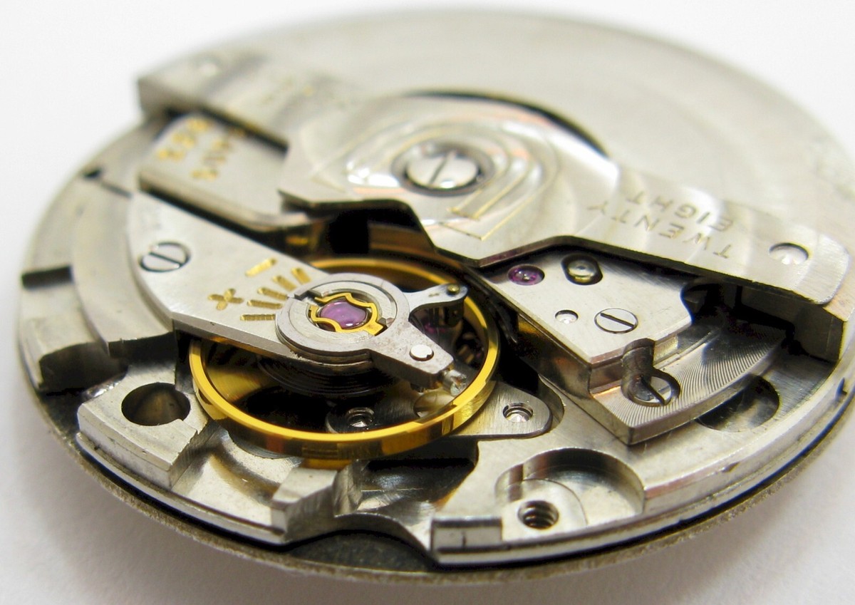 Universal Geneve 256 28 jewels automatic movement & dial for