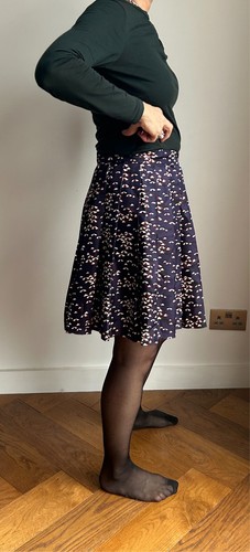 New UK 14 Boutique By Jaeger Pure Silk Navy Umbrella Print Pleated Short Skirt - Picture 2 of 5