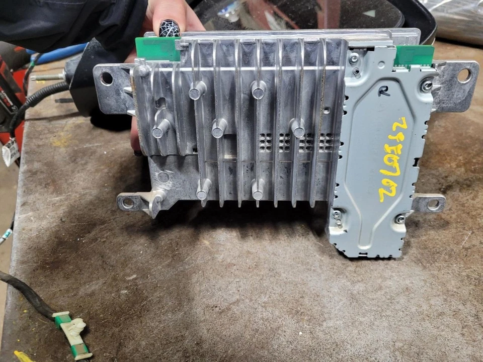 Audio Equipment Radio Receiver Without Navigation Fits 23-25 PACIFICA 2046104 - Image 3 of 3