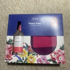 Joules Winter Walks Cosy Scarf & Body Mist Spray 200ml Gift Set 