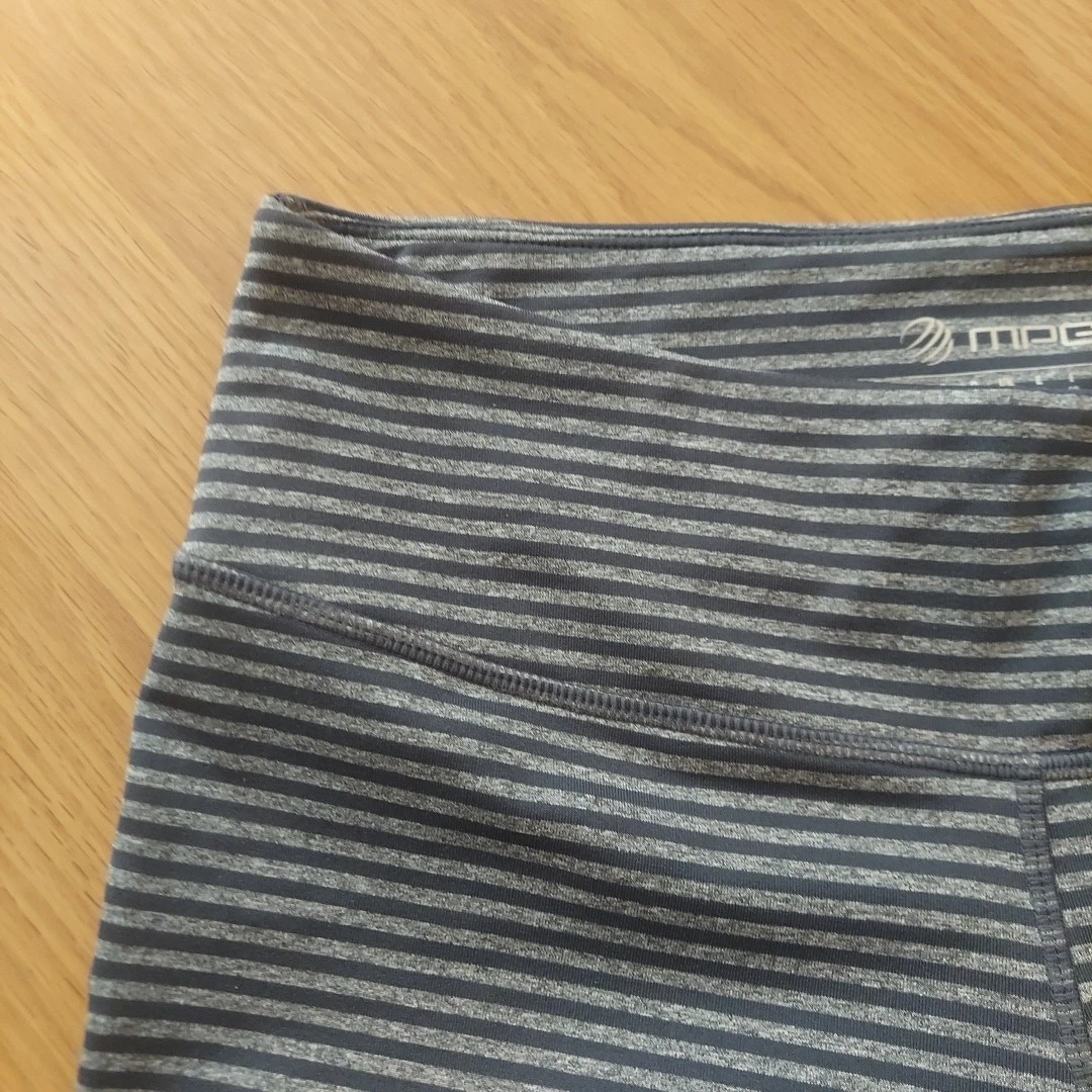 mpg striped cropped athletic leggings