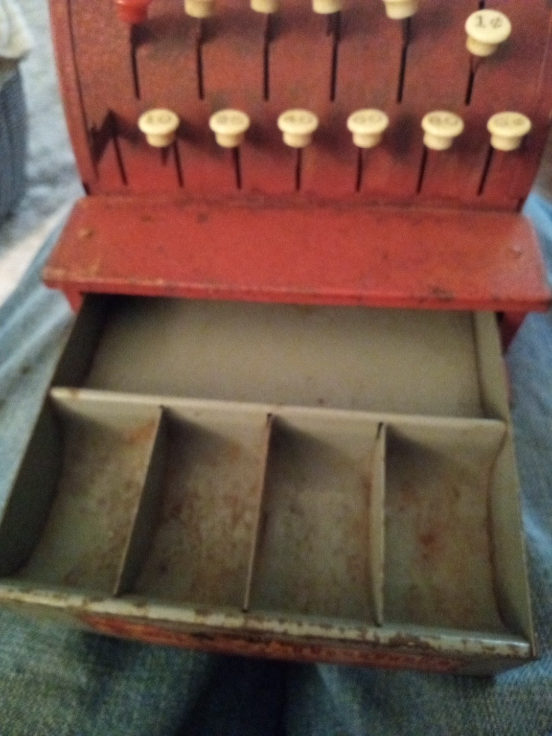 как выглядит Vintage 1950s Tom Thumb Toy Cash Register, Western Stamping Co. Red Metal фото