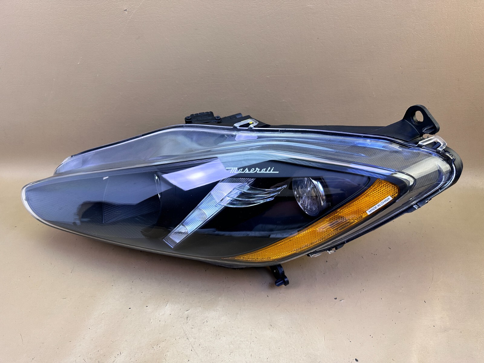 2013-2017 MASERATI GRANTURISMO M145 LEFT HEADLIGHT XENON BLACK W/ WHITE LOGO OEM