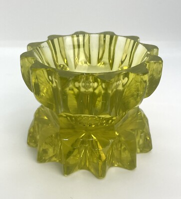 Antike seltene Uranglas leuchtende Salz Dip Keller Fußschale grünes Glas