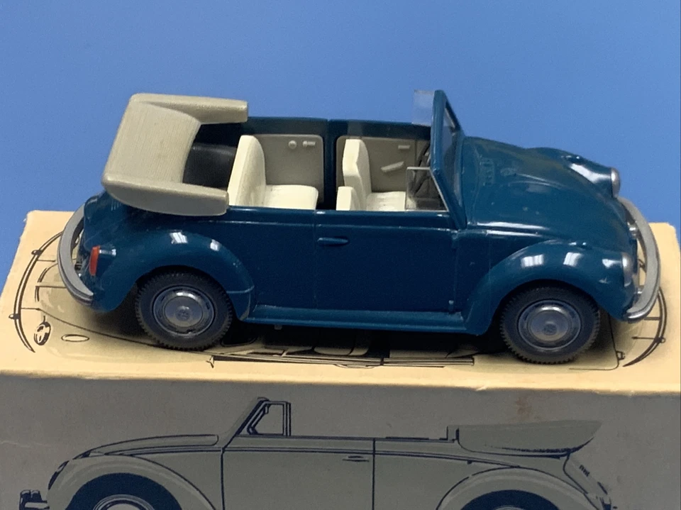 WIKING VOLKSWAGEN CABRIOLET MOD# 151 DEALER MODEL WITH BOX - Image 2 of 4