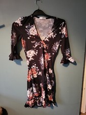 Missguided Size 6 Black Floral Short Sleeve V Neck Knee Length Dress (723/38/v)