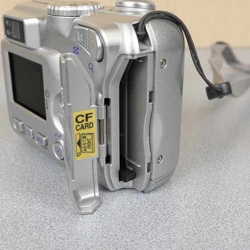 Nikon Coolpix 2100 Digital Camera 2.0MP Silver FOR PARTS OR REPAIR - Picture 5 of 9