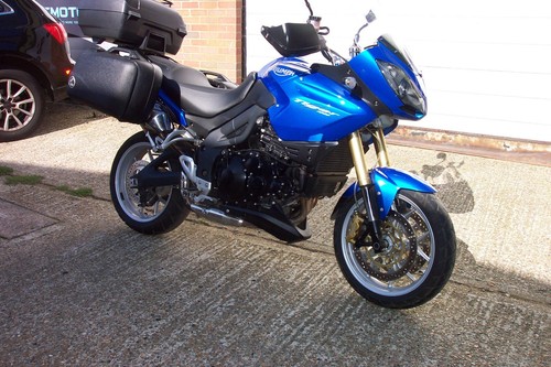 TRIUMPH TIGER 1050, LOW MILEAGE + SUPERB CONDITION ! - Picture 3 of 7