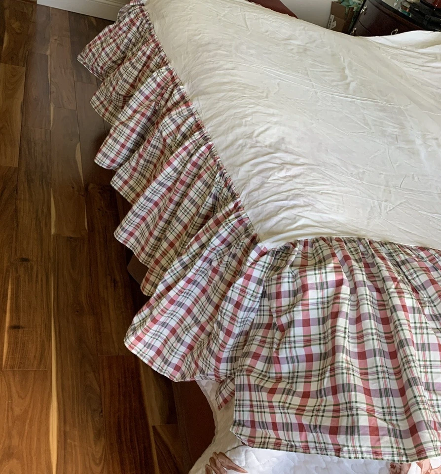 Falda cama de matrimonio Waverly roja blanca y verde a cuadros reunida Foto 3 de 4