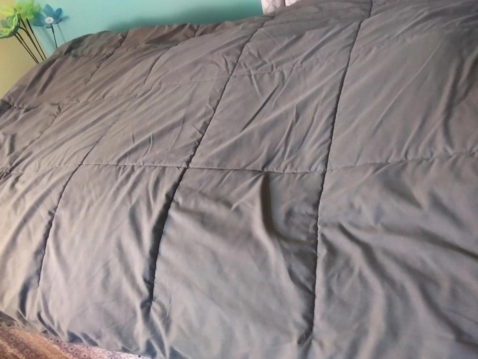 Acogedor edredón para todas las estaciones de Kaycie Gray Foto 2 de 4