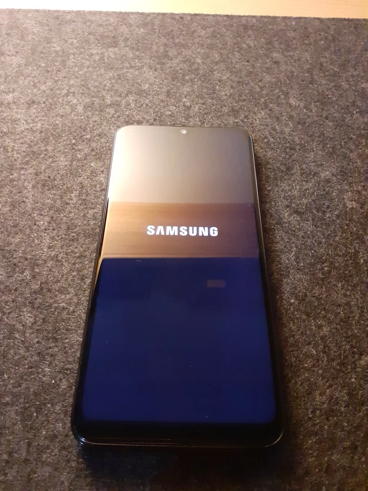 Samsung Galaxy A20e · 32GB, photo 3 of 5