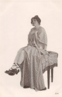 715484) Old Nice Erotic Postcard Look!!! 