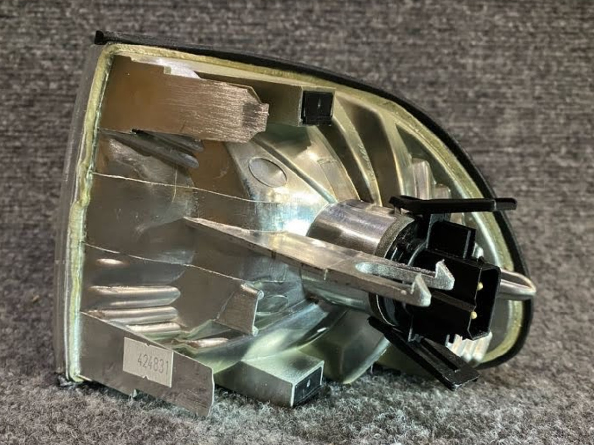 ZIEGLER Front RH Turn Indicator Light - 56278 / 82199402990 - Fits 