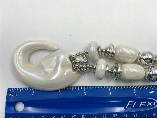Vintage Large Ivory Faux Pearl Necklace Ceramic Charm Metal Accent 18" - 第 3/9 張圖片