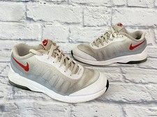 Nike Air Max Invigor Blanco Lobo Gris Negro Rojo Universitario CZ4196-100 Talla 1Y