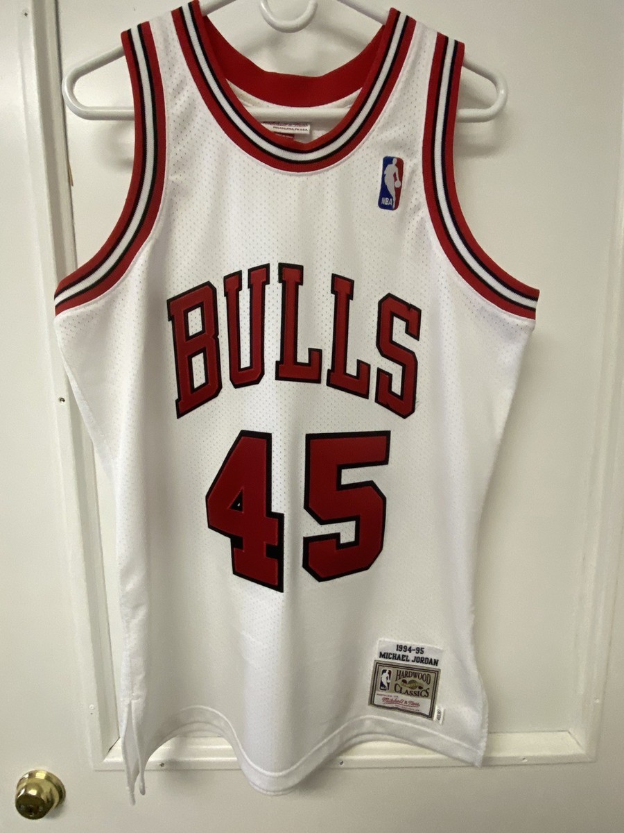 Authentic Michael Jordan Mitchell Ness 94 95 #45 Bulls Jersey Size