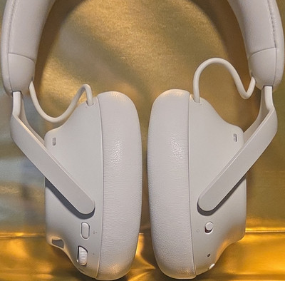Alienware Pro Wireless White Over-Ear Gaming Headset w/ Boom Mic BT USB-C 3.5mm