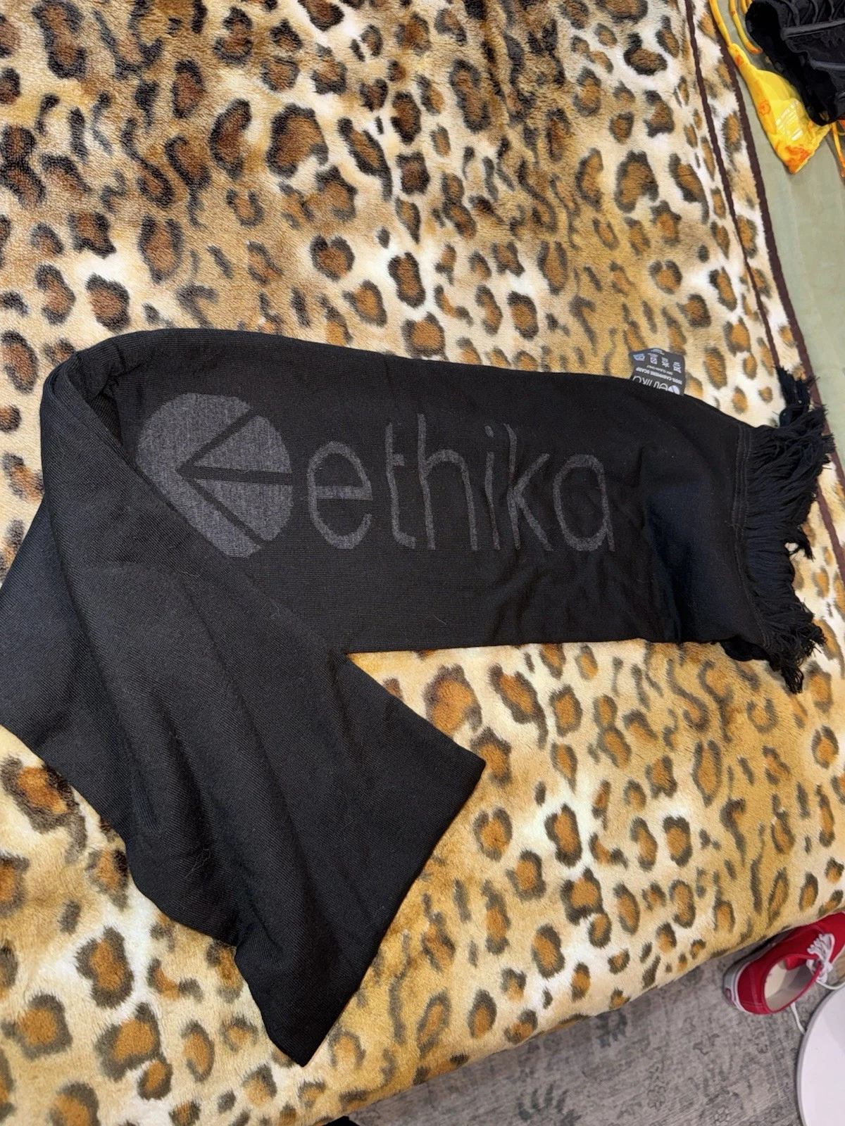 Ethika 100% cashmere scarf 8.5" x 76" With - 4" Self Fringe Unisex