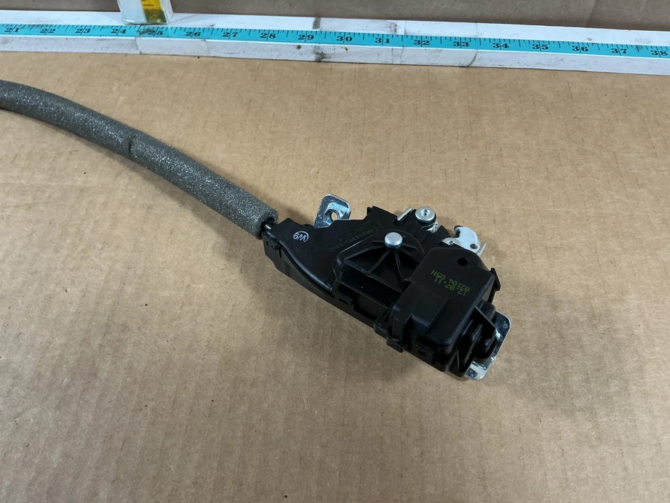 Actuador de bloqueo de pestillo de tapa de maletero Mercedes-Benz C250 2008-2014 A2047500185 OEM Foto 3 de 4