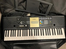 Yamaha YPT-220 Electronic Keyboard 61-Key Black - complete with electric adapter