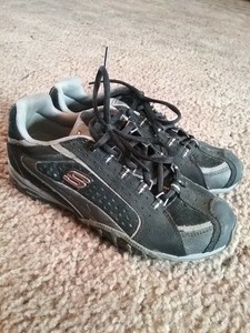 black sketchers size 6
