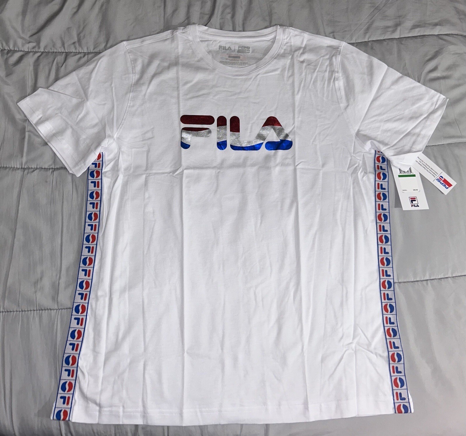 T shirt uomo FILA Pepsi Tape bianca nuova con etichetta taglia Large