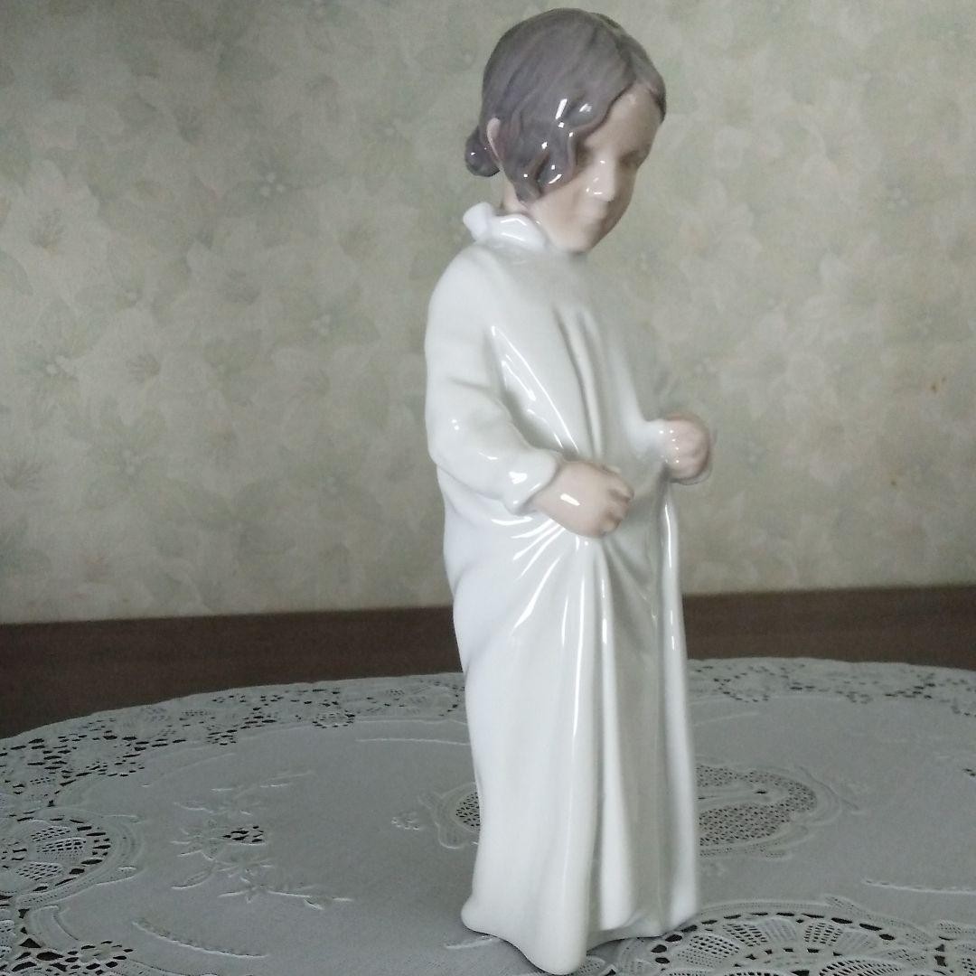 Royal Copenhagen Bing & Grøndahl Girl Figurine 21cm Bone China Used