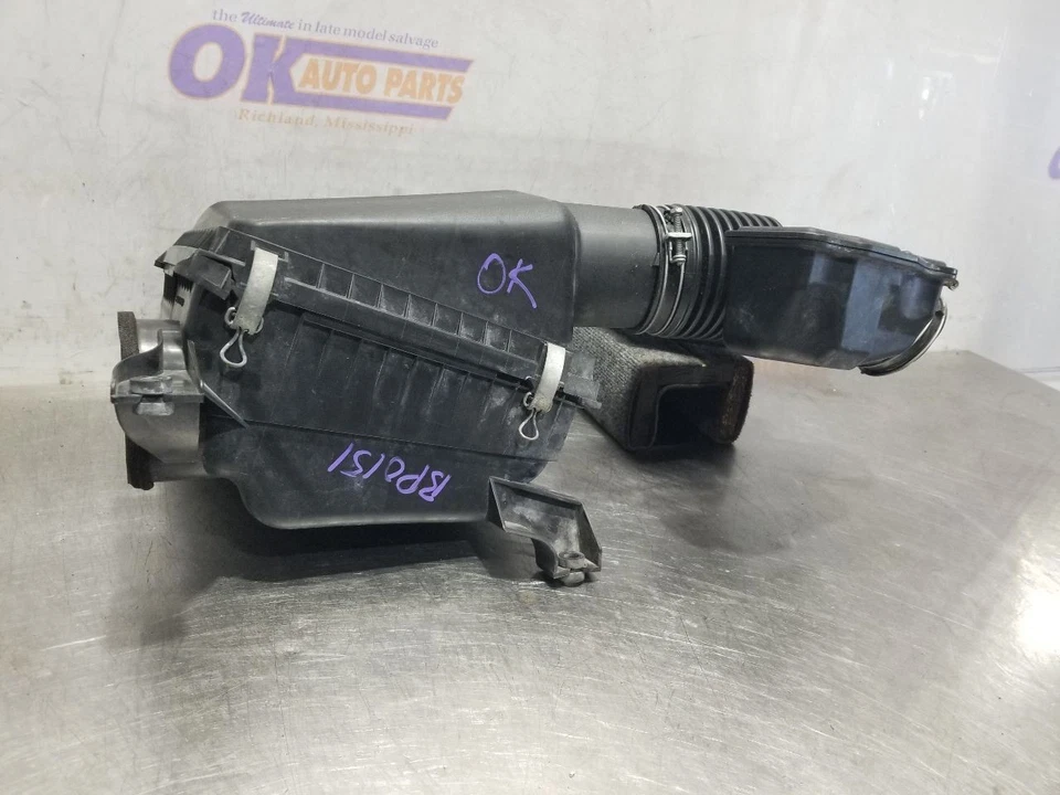 11 2011 TOYOTA LAND CRUISER 5.7L ENGINE AIR CLEANER AIR INTAKE  - Imagem 3 de 4