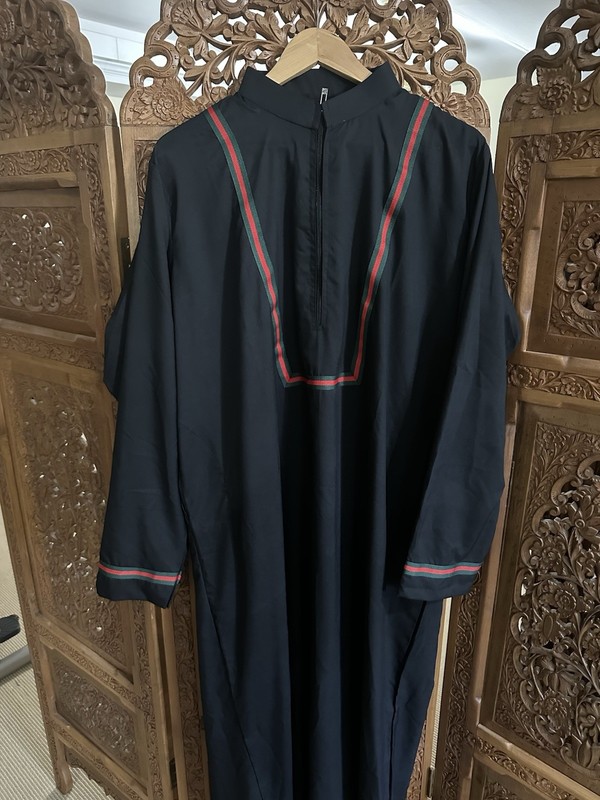 Men’s Black Gucci Thobe - Size XL - Size 60