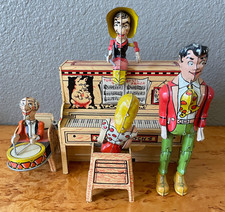 1945 Unique Art Mfg. Co. Lil Abner Dogpatch 4 Band Tin Litho Windup Toy