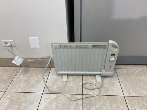 Newair 400 Watt Heater Under Desk - Picture 1 of 3