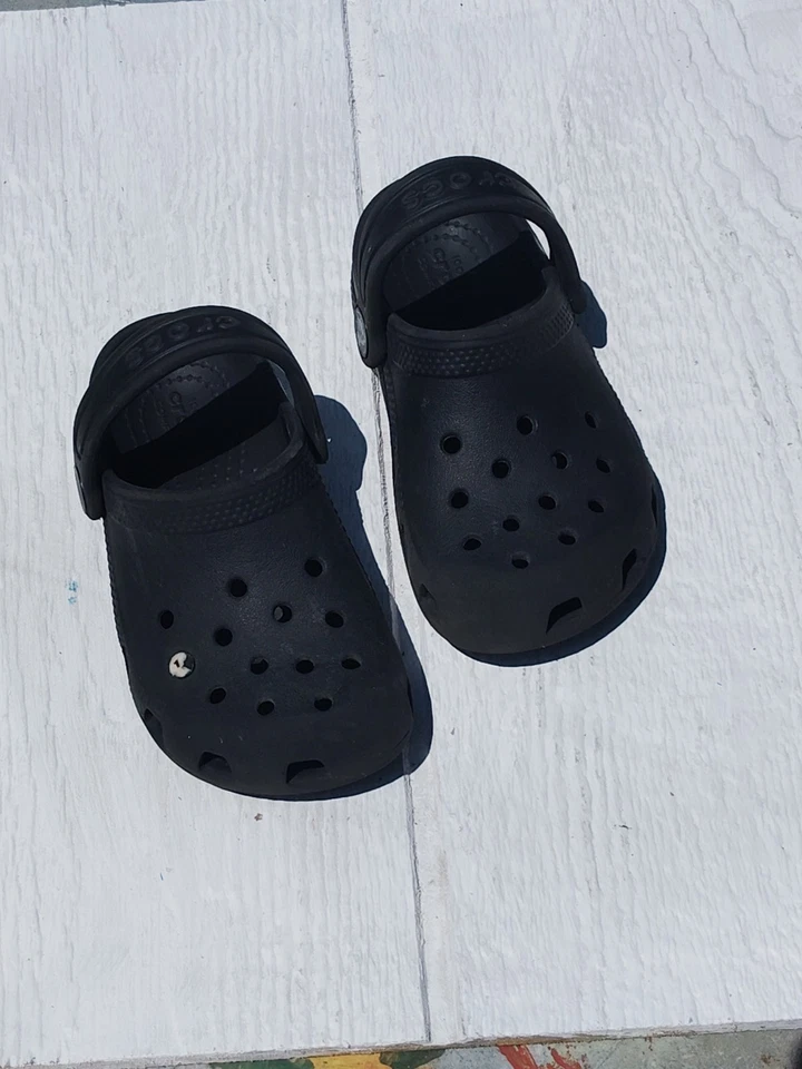Zuecos clásicos Crocs niño pequeño talla 9c negro brillo Foto 4 de 4