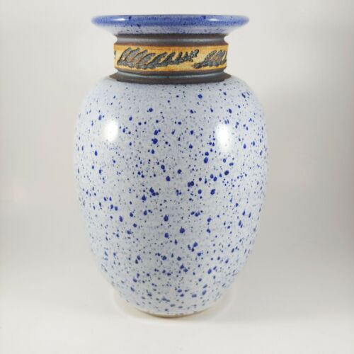 HANDMADE Signed 7" Light Blue Speckled Floral Botanical Ceramic Pottery Vase - Photo 1 sur 5