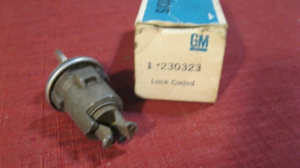 NOS 1966 Chevy, Corvair front, 1954-1958 Olds rear deck lid lock and key, 230323 - Image 3 of 3