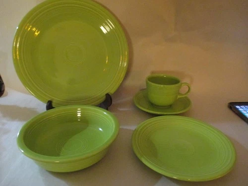 5 Piece Fiesta Chartreuse Dinner Place Setting, Pre-owned