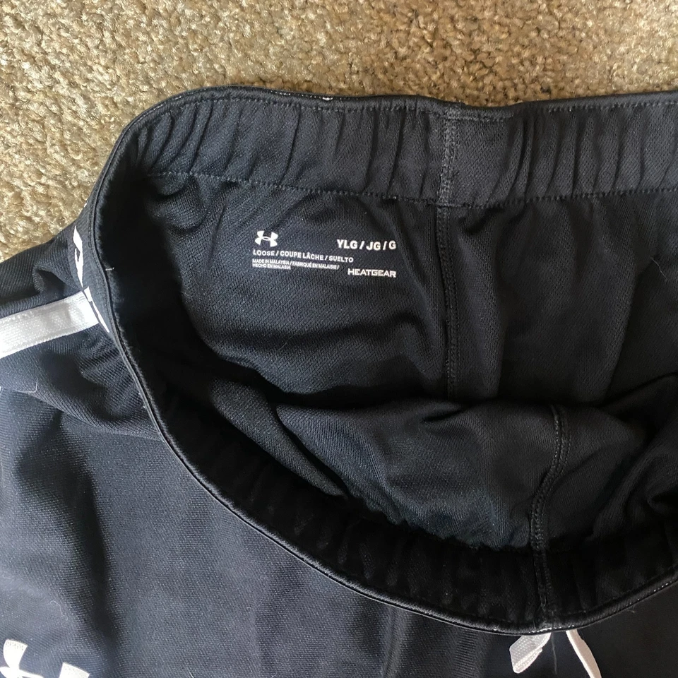 Under Armour Heatgear Running Shorts Loose Youth Large Black Drawstring Sports - Image 3 of 4