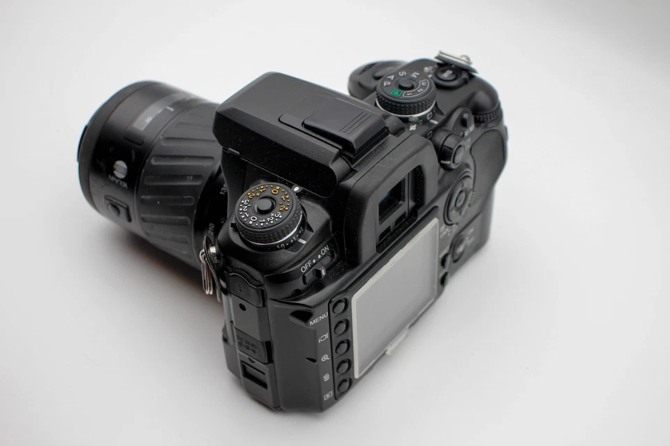 Konica Minolta MAXXUM 7D 6.1MP Digital SLR Camera w/70-210 AF zoom lens - TESTED - Image 4 of 4