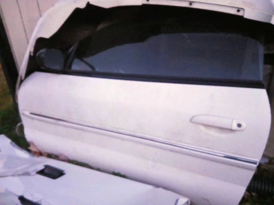 Left  Driver Side Door,2004  Chrysler Sebring Convertible, - Image 3 of 4