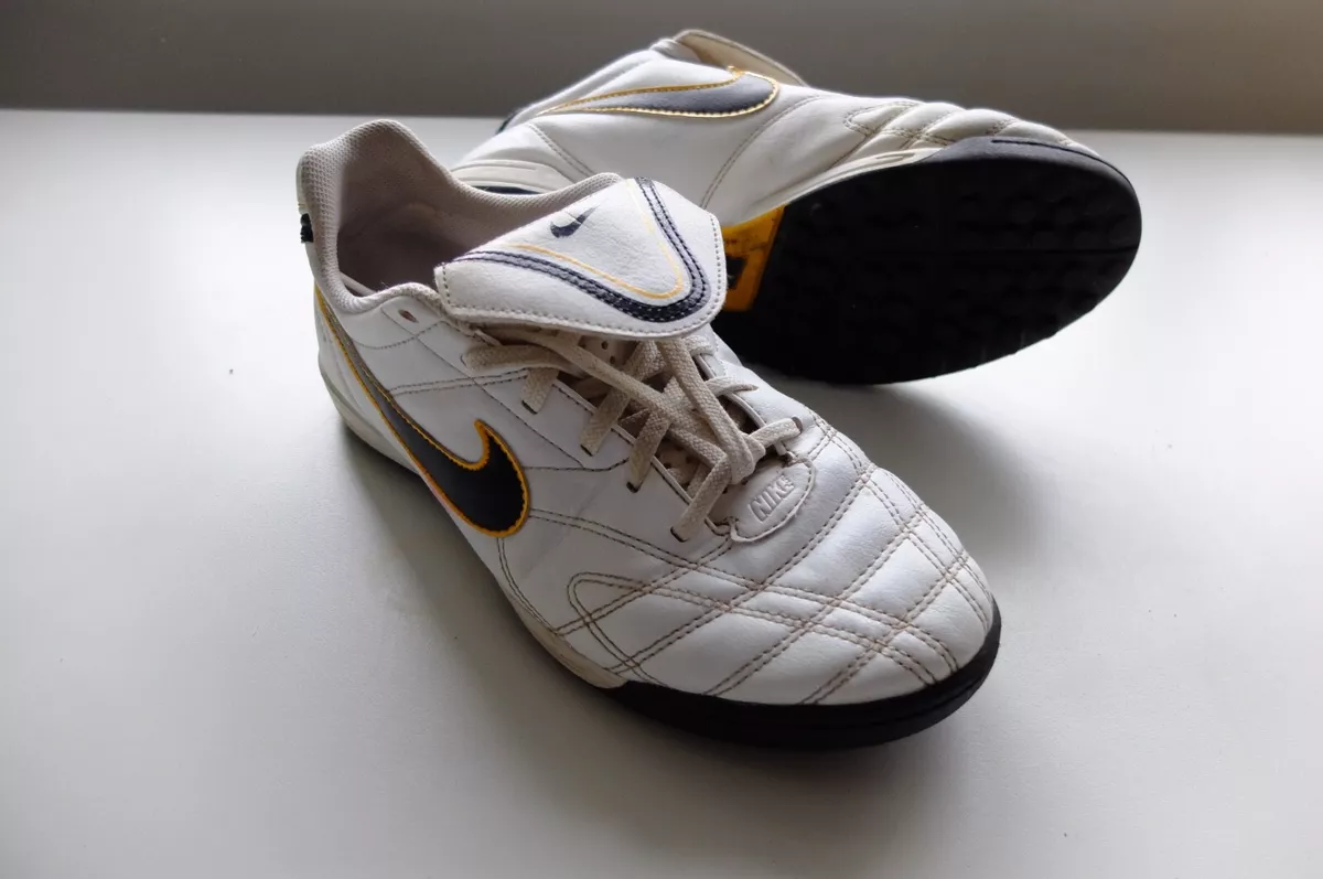 Nike tiempo cheap negras y blancas
